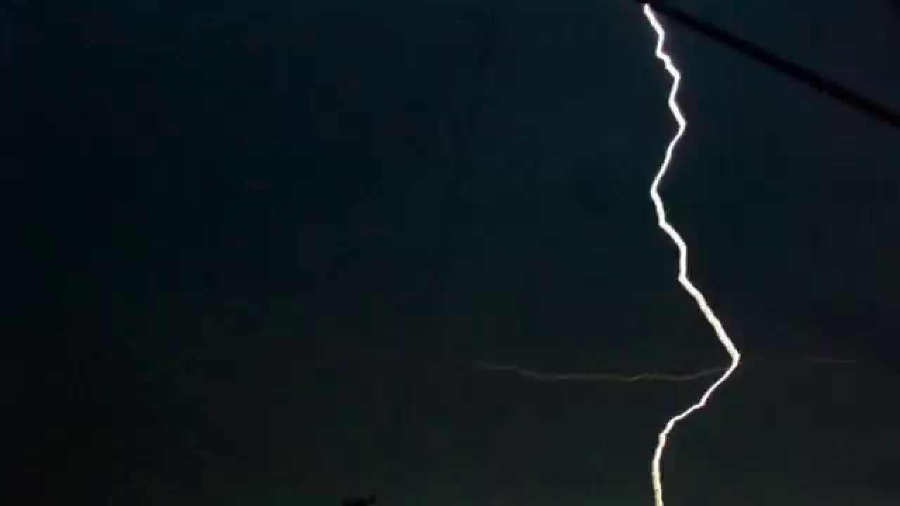 Блискавка вбила дітей на Волині: лікар сповістив подробиці Блискавка вбила дітей на Волині: лікар сповістив подробиці