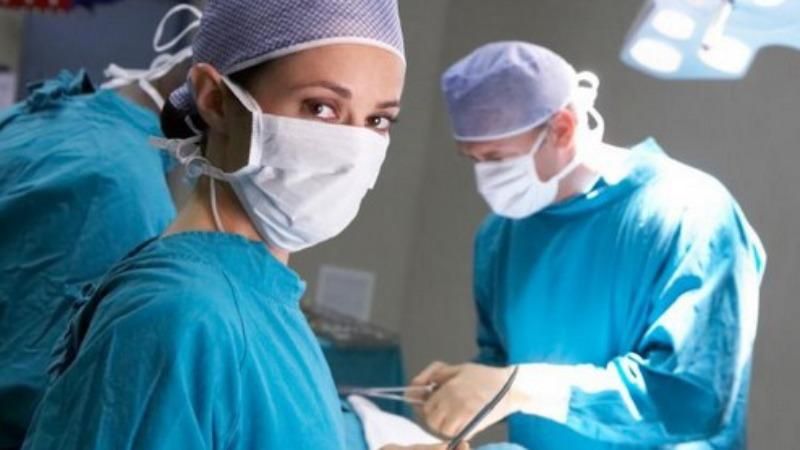 Чилійські хірурги дивились футбольну гру під час операції: з'явилось відео Чилійські хірурги дивились футбольну гру під час операції: з'явилось відео