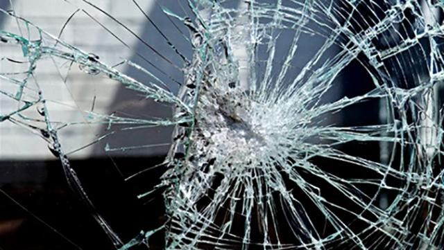 Погром у Києві: поплічники Киви виганяють з гуртожитку переселенців Погром у Києві: поплічники Киви виганяють з гуртожитку переселенців