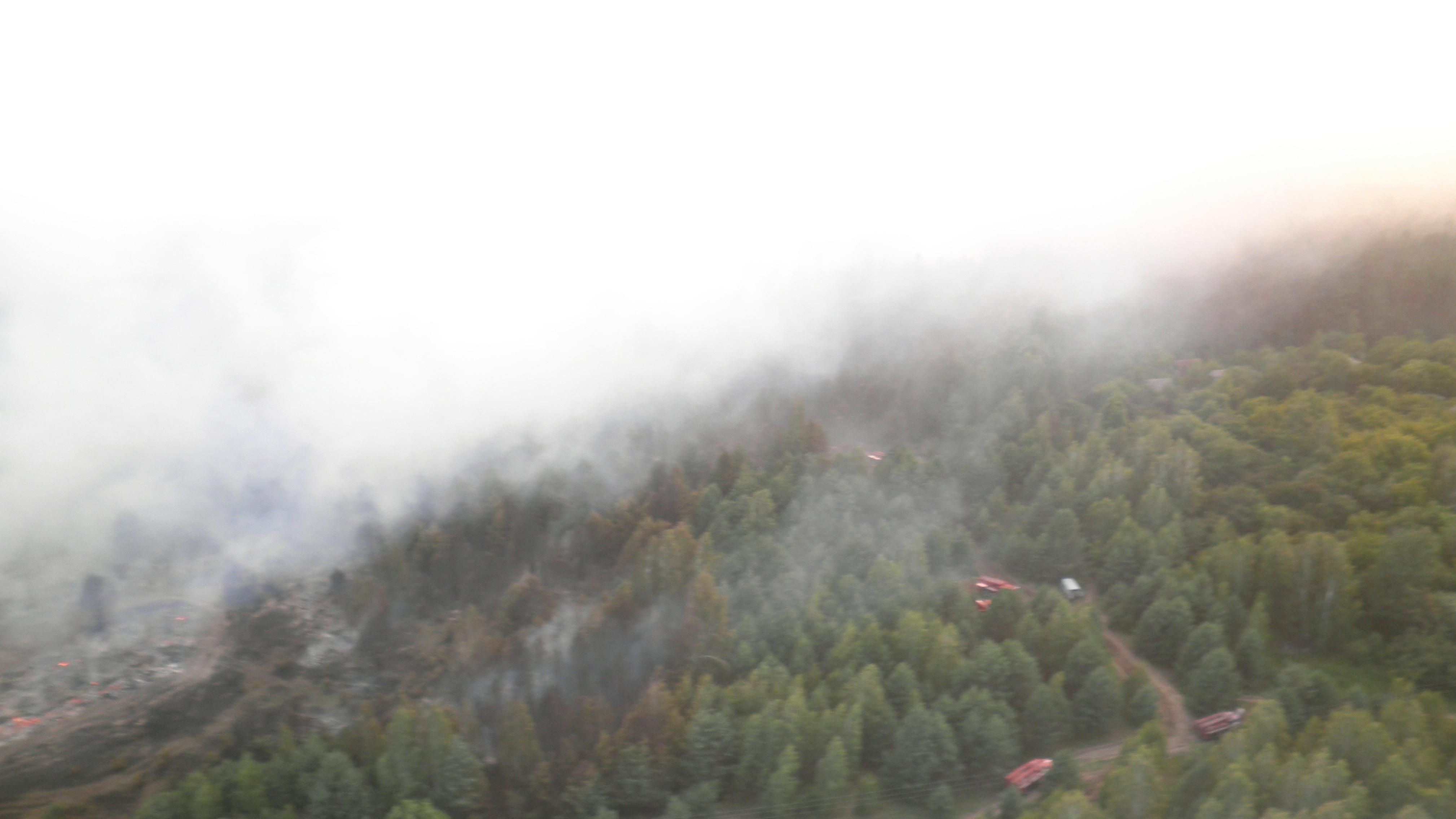 Вертолет продолжает тушить пожар в Чернобыльской зоне Вертолет продолжает тушить пожар в Чернобыльской зоне