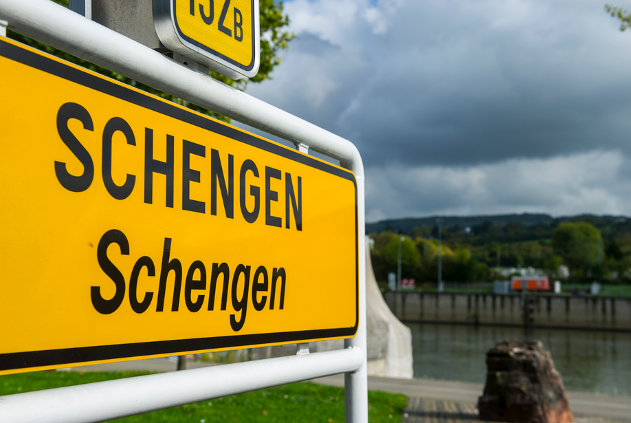 Безвиз не поможет: ЕС намерен усилить контроль над негражданами на границе с Шенгеном
