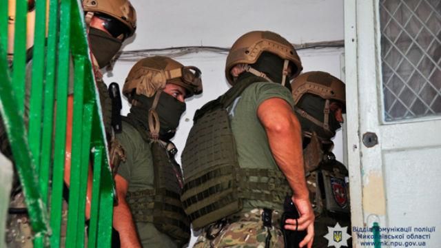 Спецоперація в Миколаєві: КОРД штурмом захопив небезпечних злочинців Спецоперація в Миколаєві: КОРД штурмом захопив небезпечних злочинців