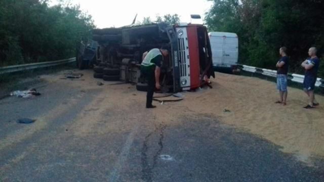 Масштабная авария с грузовиками на Николаевщине: есть погибший и раненые