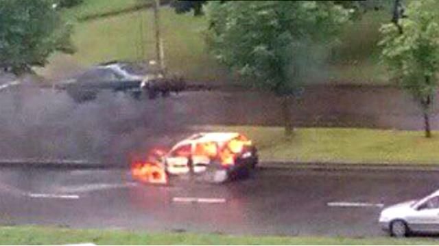 Во Львове взорвался автомобиль: очевидцы публикуют фото