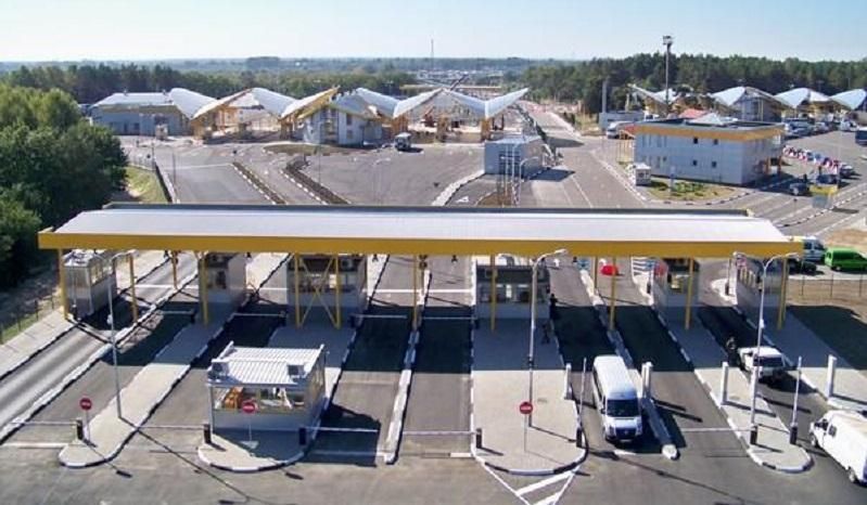 На Волыни разоблачили вымогателей, которые "работали" на границе На Волыни разоблачили вымогателей, которые "работали" на границе