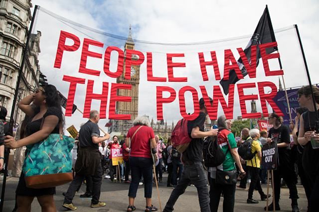Британцы устроили в Лондоне масштабные протесты против правительства Мэй: появились фото Британцы устроили в Лондоне масштабные протесты против правительства Мэй: появились фото