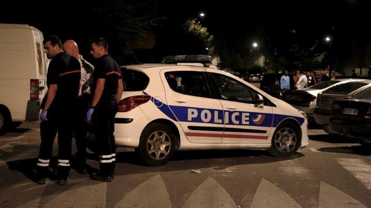 Стрілянина біля мечеті в Франції: зловмисники поранили 8 осіб Стрілянина біля мечеті в Франції: зловмисники поранили 8 осіб