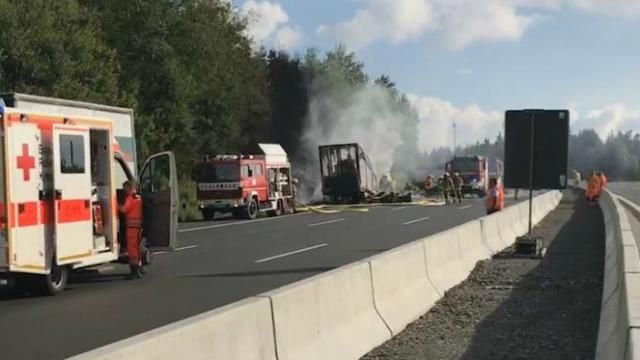Жахлива аварія з туристичним автобусом в Баварії: багато постраждалих, 17 осіб досі не знайшли