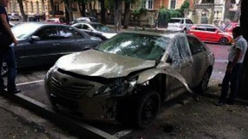 В центрі Одеси підірвали авто колишнього депутата: з'явилися фото 