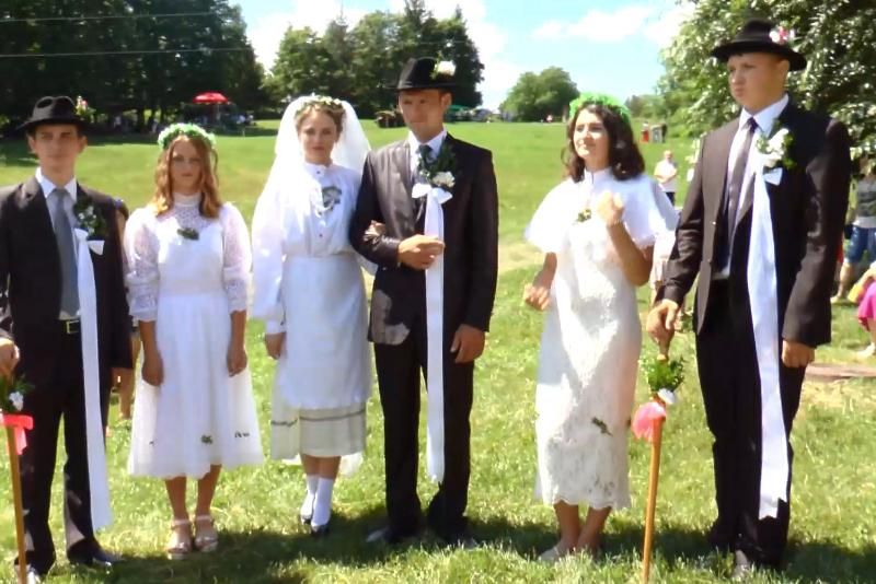 В Черновцах состоялась грандиозная фестивальная "свадьба" разных народностей