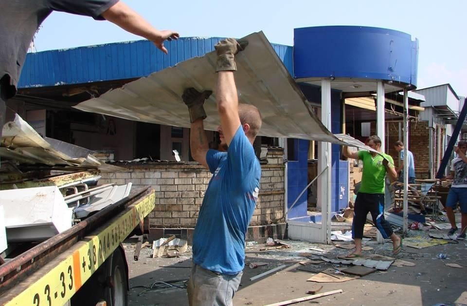 На Трухановом острове демонтируют незаконные МАФы На Трухановом острове демонтируют незаконные МАФы