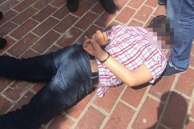 В Киеве СБУ задержали подполковника Нацполиции за взятку: фото В Киеве СБУ задержали подполковника Нацполиции за взятку: фото