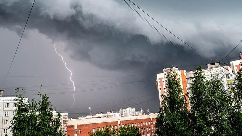 Грозы и град: в трех областях существенно ухудшится погода до конца суток Грозы и град: в трех областях существенно ухудшится погода до конца суток