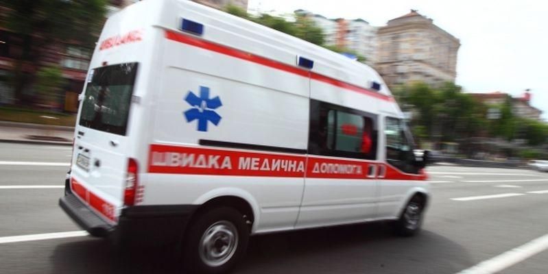 Грузовик столкнулся с микроавтобусом под Львовом: есть жертва и пострадавшие дети