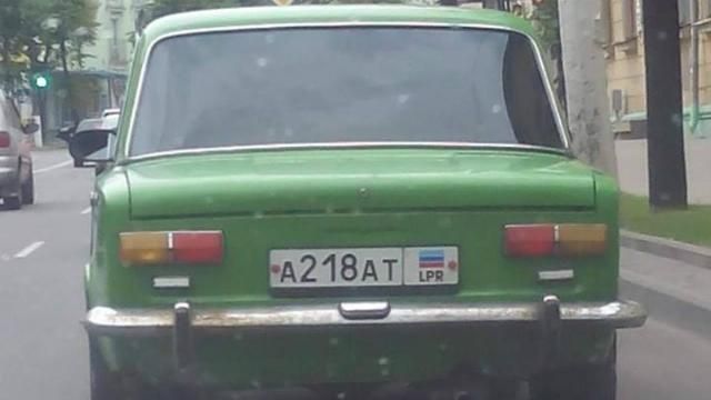 Фотофакт: машини з номерами фейкової "ЛНР" вільно їздять Білоруссю