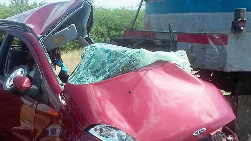 Пасажирський потяг зіткнувся з автомобілем: є загиблі, в тому числі – дитина Пасажирський потяг зіткнувся з автомобілем: є загиблі, в тому числі – дитина