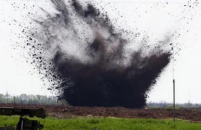 Авто с украинскими саперами взорвалось на мине в зоне АТО Авто с украинскими саперами взорвалось на мине в зоне АТО