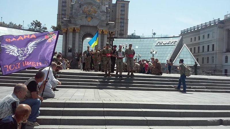 Бійця батальйону "Донбас" поховали через два роки після його смерті Бійця батальйону "Донбас" поховали через два роки після його смерті