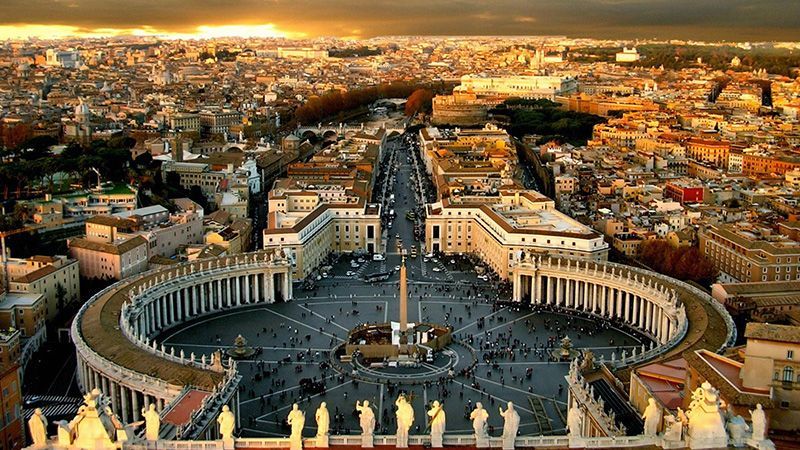 Впливовий священнослужитель Ватикану влаштував гомосексуальну оргію