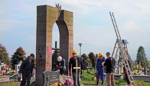 Нищення українських пам'ятників у Польщі