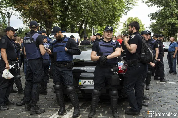 Нацгвардія, ветерани МВС, сутички, поліція, Кабмін, Київ Нацгвардія, ветерани МВС, сутички, поліція, Кабмін, Київ