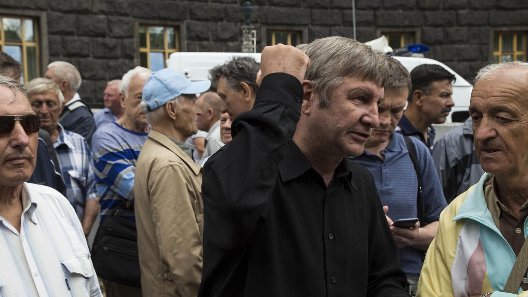 Столкновения и наезд на толпу произошли под Кабмином в Киеве Столкновения и наезд на толпу произошли под Кабмином в Киеве