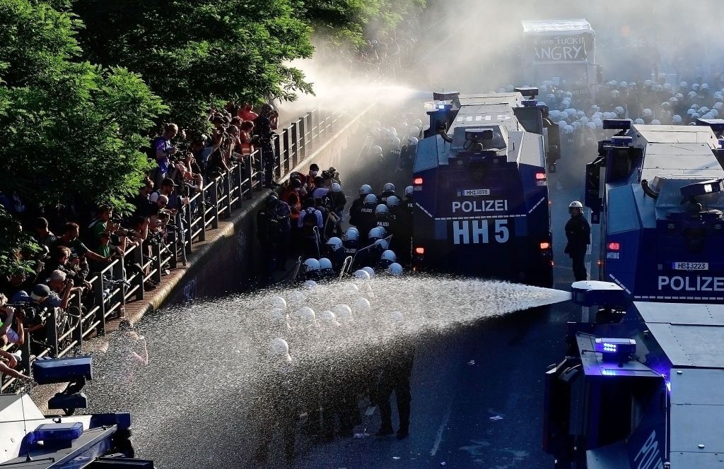 Європу перед G20 сколихнули потужні заворушення: яскравий фоторепортаж