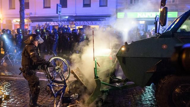 Накануне саммита G20 в Гамбурге произошли массовые столкновения: пострадали много полицейских