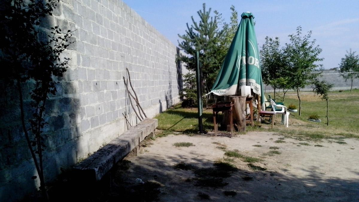 На Львовщине популярное озеро огородили стенами