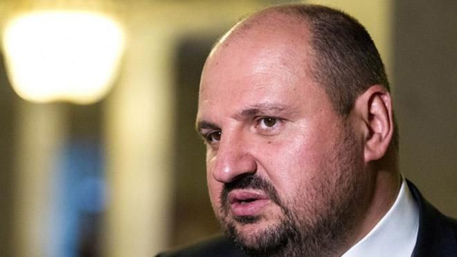 "Я скасував свої поїздки, але паспорти не віддам": Розенблат відмовився здавати документи "Я скасував свої поїздки, але паспорти не віддам": Розенблат відмовився здавати документи