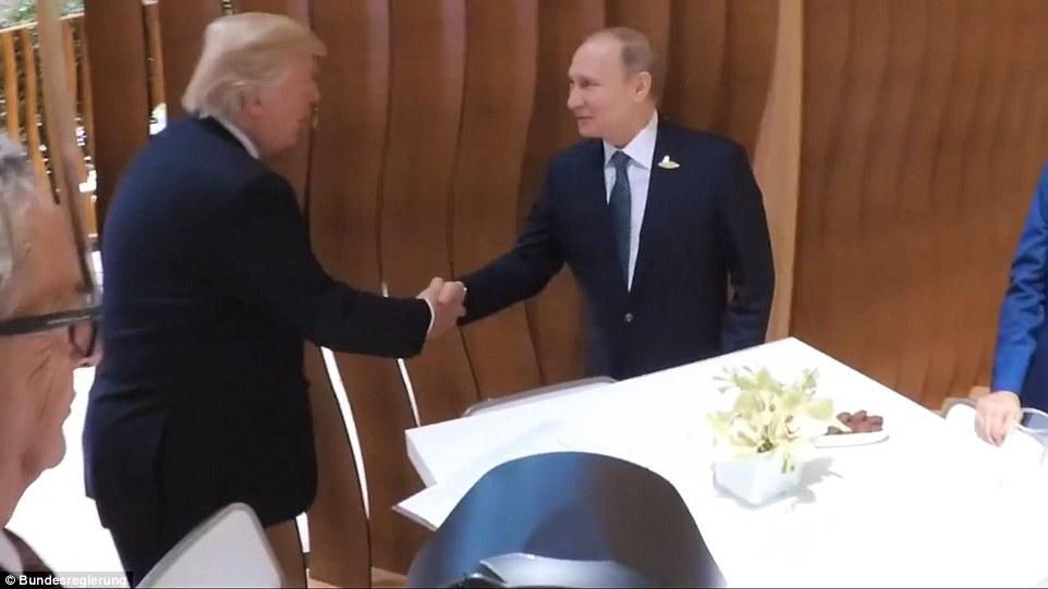 Зустріч Трампа і Путіна: рукостискання президентів - перші фото