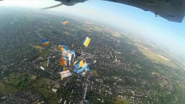 Окуповану Луганщину закидали проукраїнськими листівками: реакція бойовиків Окуповану Луганщину закидали проукраїнськими листівками: реакція бойовиків
