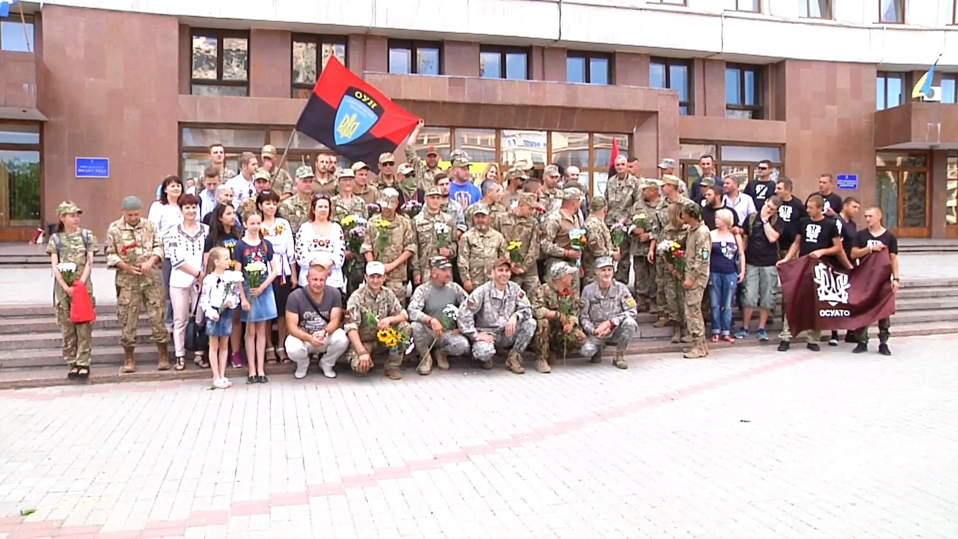 Як на Прикарпатті зустрічали батальйон ОУН, який вперше за три роки вийшов на ротацію з Донбасу