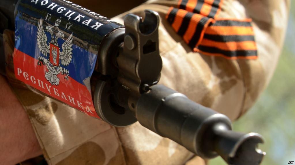 Оккупанты пополняют ряды боевиков работниками завода, которых принудительно оставили без работы Оккупанты пополняют ряды боевиков работниками завода, которых принудительно оставили без работы