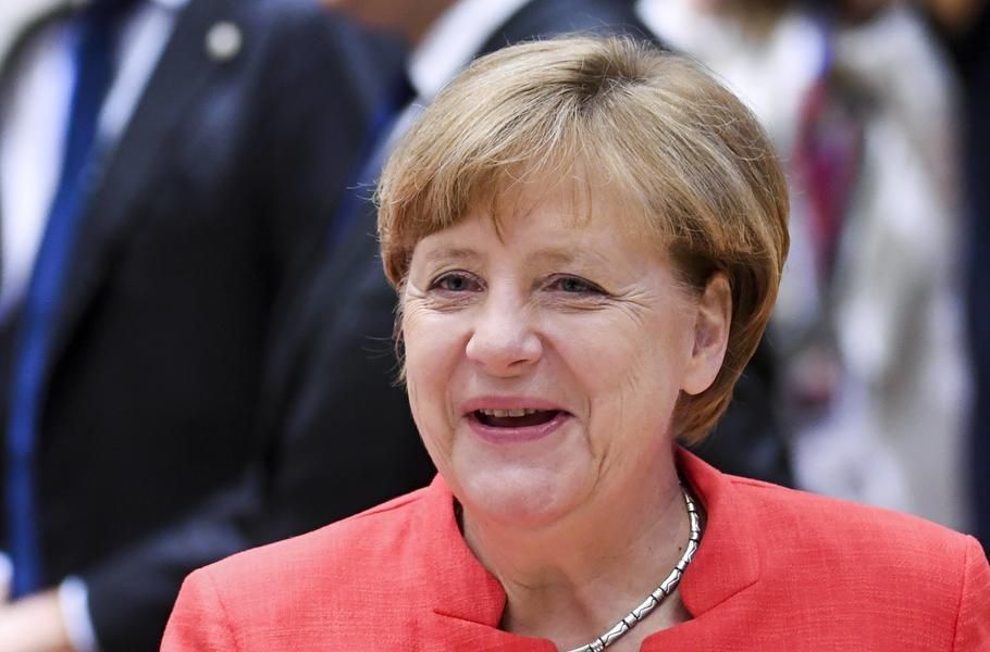Меркель поцеловала сатану, – российские СМИ