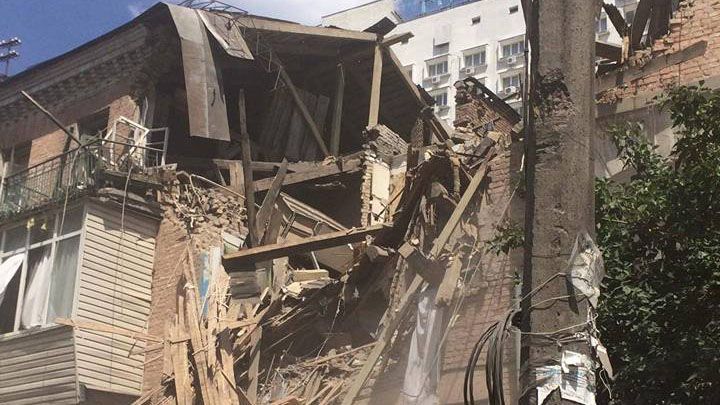 Потужний вибух прогримів у Києві: завалився житловий будинок