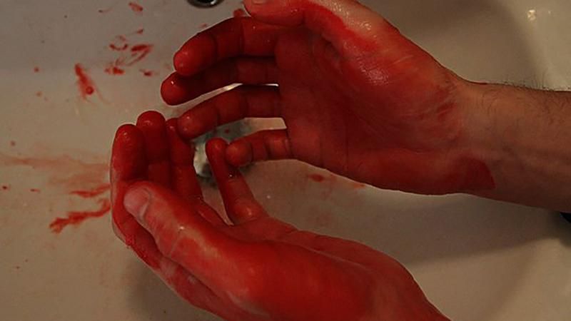 Чоловік по-звірячому вбив власну матір і влаштував вибух у її квартирі Чоловік по-звірячому вбив власну матір і влаштував вибух у її квартирі