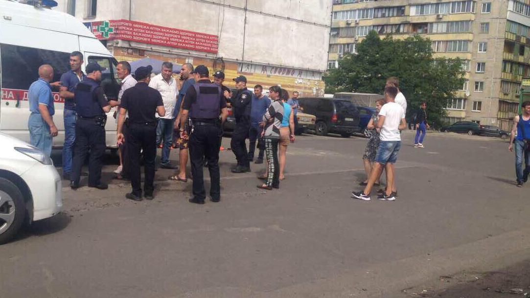 "Бійці АТО" відкрили вогонь на ринку у Києві