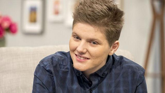 Мужчина впервые родил ребенка в Британии