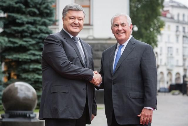 Встреча Порошенко с Тиллерсоном: президент поблагодарил США за "Северный поток-2" Встреча Порошенко с Тиллерсоном: президент поблагодарил США за "Северный поток-2"