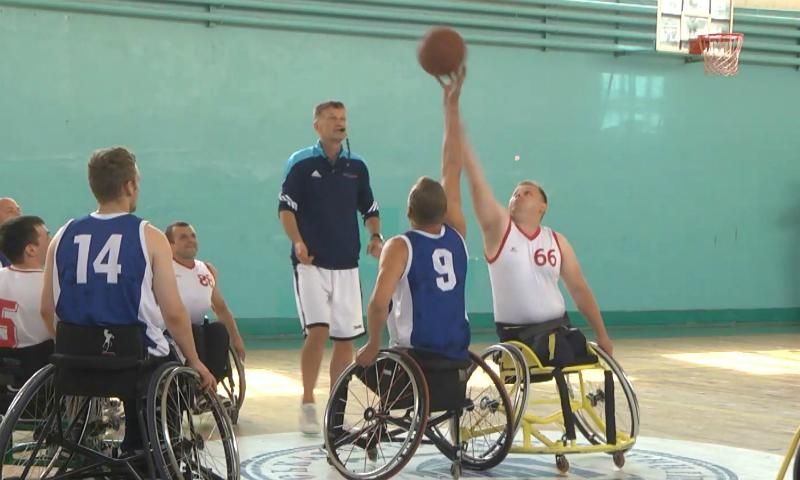 Во Львове провели необычные баскетбольные соревнования на колясках "Украина – Польша"