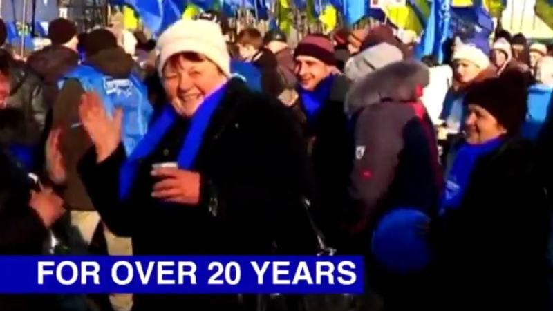 Конфуз дня: В НАТО використали бабусь Януковича, вітаючи українців