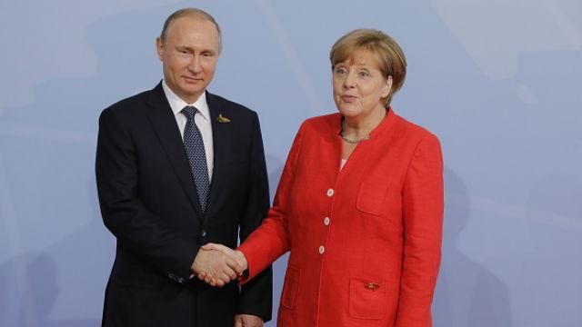 Популярне відео розмови Меркель і Путіна: експерт проаналізував мову жестів