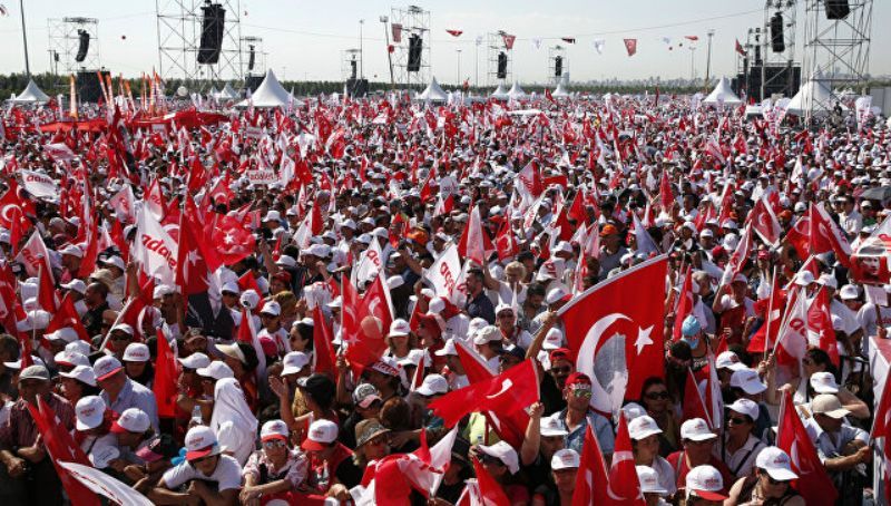 На акцію протесту в Стамбулі, яка тривала 3 тижні, вийшли десятки тисяч людей
