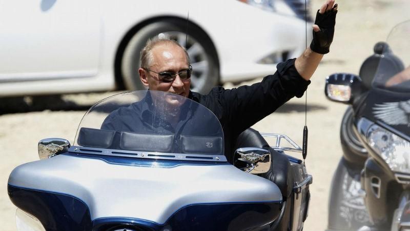 Путин похвастался незадекларированным мотоциклом в своем автопарке