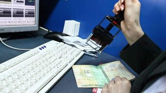 Україна введе біометричний контроль для всіх іноземців, – Порошенко 
