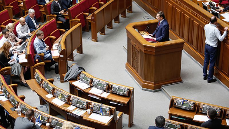 Сьогодні у Раді планують проголосувати за зняття недоторканності з корупціонерів Сьогодні у Раді планують проголосувати за зняття недоторканності з корупціонерів