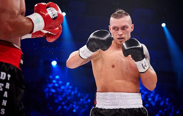 Бой Усик - Хук: есть риск, что поединок состоится не в Киеве