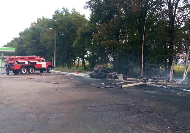 Авто в’їхало в газовий модуль на АЗС Київщини: від вибуху загинула людина