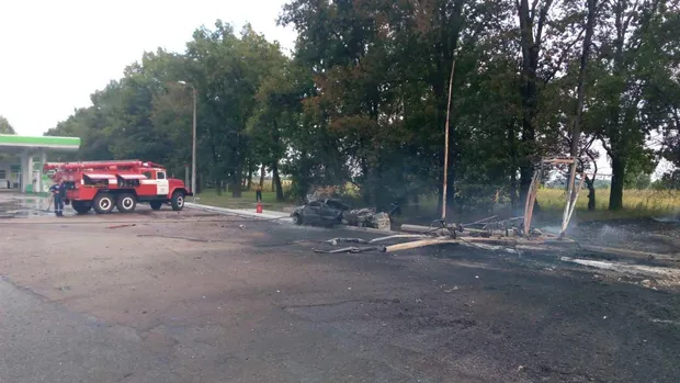 На Київщині авто в'їхало у газовий модель на АЗС